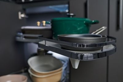 КОМПЛЕКТ правый, Леманс 450 мм, H 720-900, Арена СТИЛЬ, 2 полки, 2 доводчика, цвет ХРОМ Kessebohmer | официальный магазин